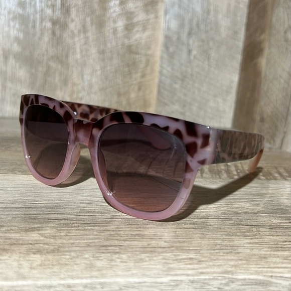 Anthropologie Ett Twa Sunglasses Cheetah main image 4